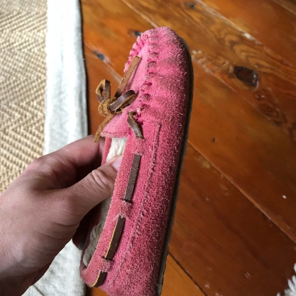 Minnetonka toddler girls 7 pink slippers moccasins shoes faux fur leather ties
